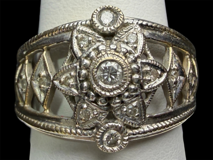 18k Gold Diamond Ring With (1) 1.8mm Round Brilliant (RB) Cut Diamond, (2) 1.5mm RB Diamonds And (10) .8mm RB Diamonds Est. .10cttw Size 7.75 7.0g Retails $3,600