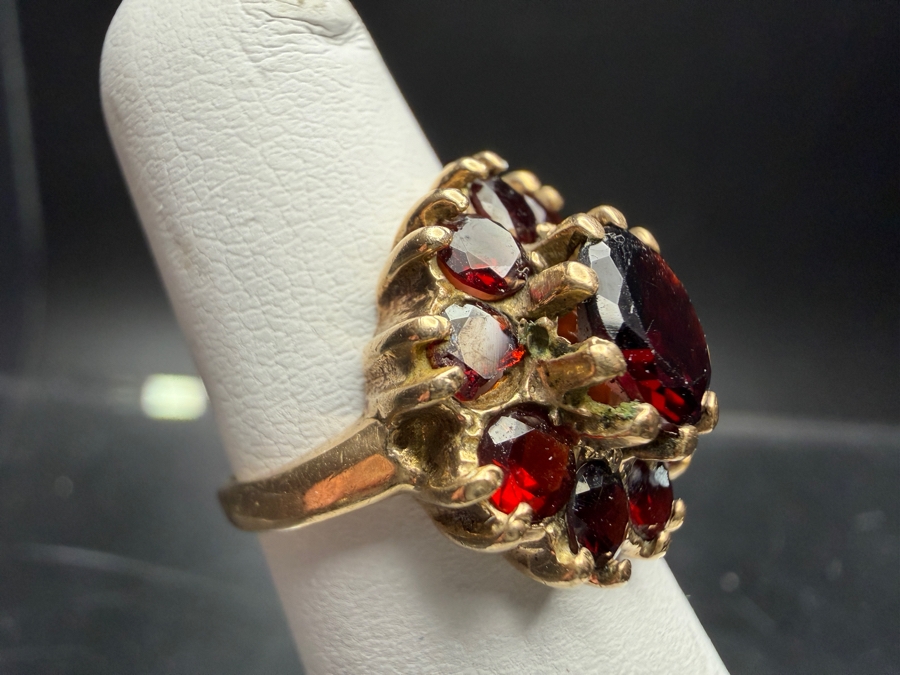 9k Gold Garnet Ring With (1) 7.2mm Garnet And (10) 3mm Round Garnets Size 4 4.5g Retails $1,000 [Photo 3]