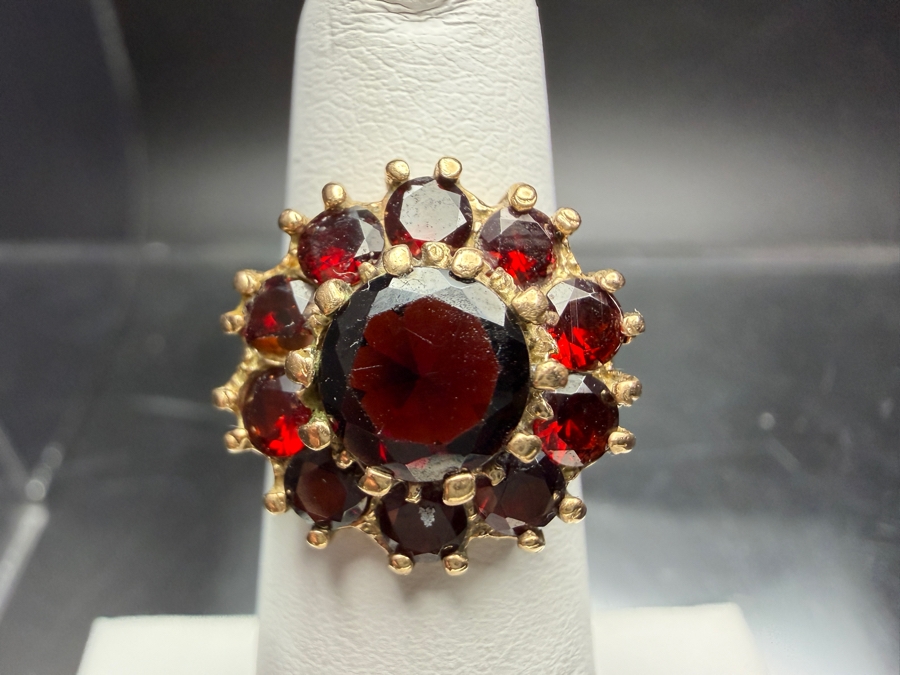 9k Gold Garnet Ring With (1) 7.2mm Garnet And (10) 3mm Round Garnets Size 4 4.5g Retails $1,000 [Photo 2]