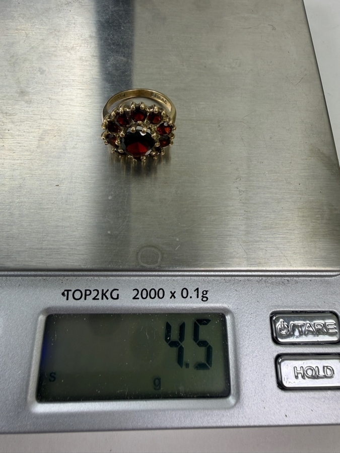9k Gold Garnet Ring With (1) 7.2mm Garnet And (10) 3mm Round Garnets Size 4 4.5g Retails $1,000 [Photo 13]