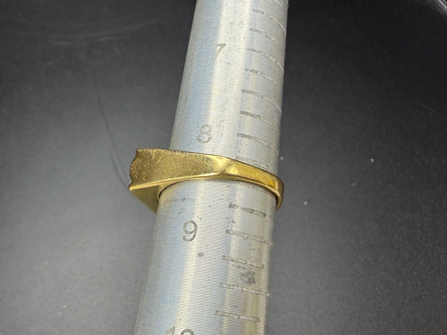 18k Gold Men's Diamond Ring With (1) 6x3mm Marquise Diamond, (2) 3mm Round Brilliant Cut (RBC) Diamonds, (2) 2.2mm RBC Diamonds, (4) 1.8mm RBC Diamonds And (2) 1.5mm RBC Diamonds Est. .90cttw Size 8.5 8.3g Retails $4,800 [Photo 11]