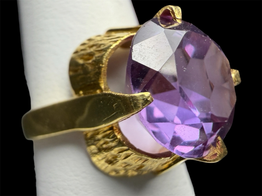 18k Gold Ring Set With A 12mm Round Synthetic Color Change Corundum Size 6 6.8g Retails $3,000