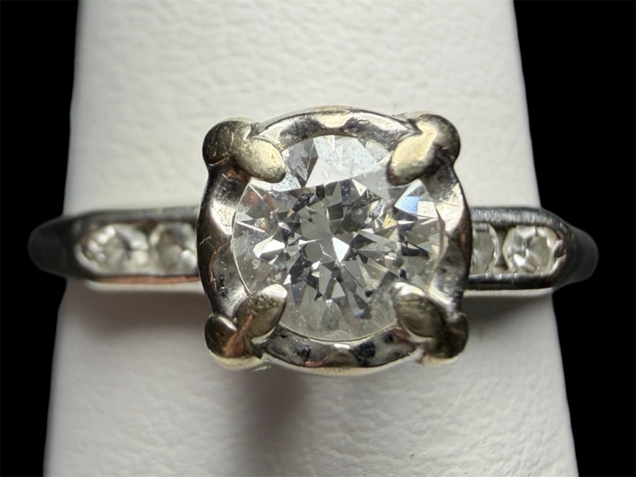 18k Gold Ring Set With 4.3mm Round Brilliant Cut Diamond Est. .40ct SI1-VS2 / F-G Color And (4) 1mm Single Cut Diamonds Est. .04cttw Size 5.5 2.3g Retails $2,400