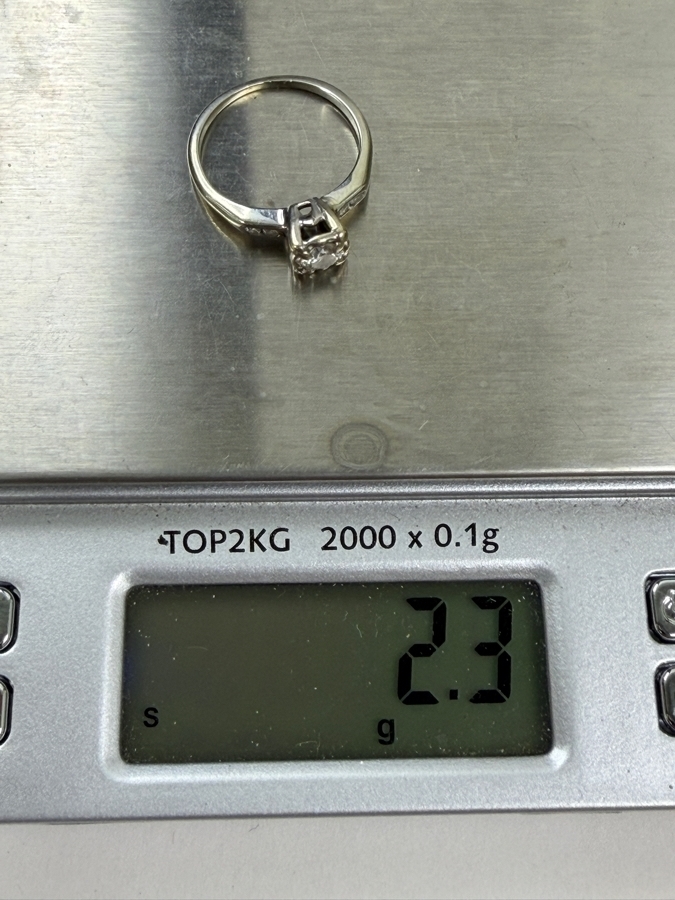 18k Gold Ring Set With 4.3mm Round Brilliant Cut Diamond Est. .40ct SI1-VS2 / F-G Color And (4) 1mm Single Cut Diamonds Est. .04cttw Size 5.5 2.3g Retails $2,400 [Photo 11]