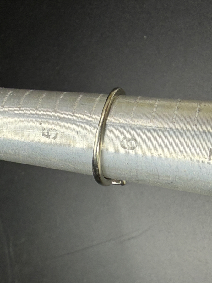 18k Gold Ring Set With 4.3mm Round Brilliant Cut Diamond Est. .40ct SI1-VS2 / F-G Color And (4) 1mm Single Cut Diamonds Est. .04cttw Size 5.5 2.3g Retails $2,400 [Photo 10]