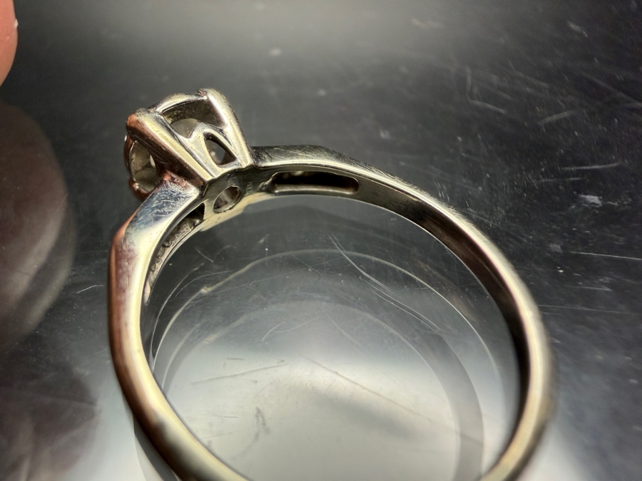 18k Gold Ring Set With 4.3mm Round Brilliant Cut Diamond Est. .40ct SI1-VS2 / F-G Color And (4) 1mm Single Cut Diamonds Est. .04cttw Size 5.5 2.3g Retails $2,400 [Photo 8]