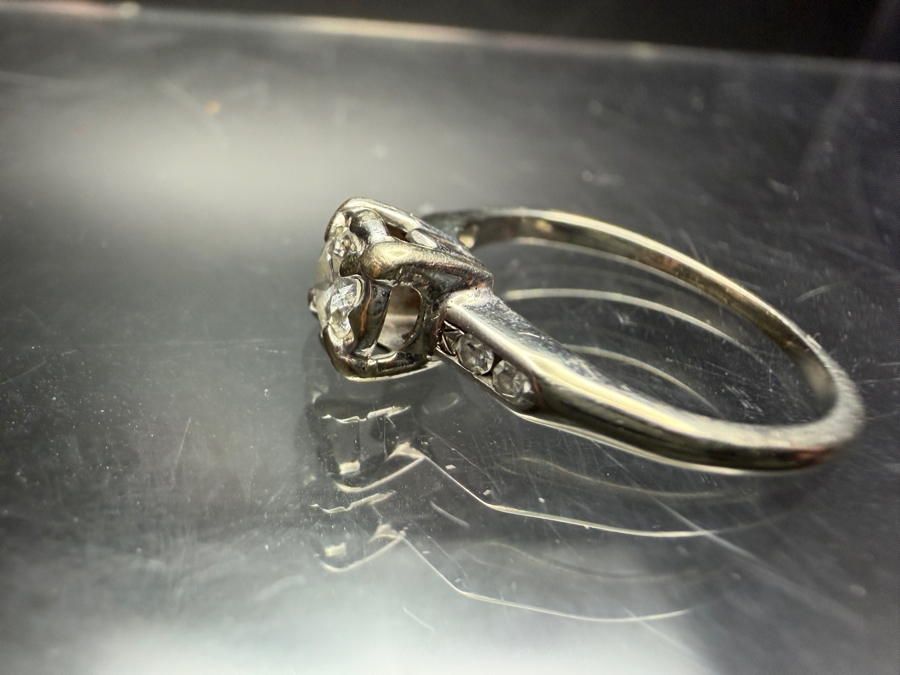 18k Gold Ring Set With 4.3mm Round Brilliant Cut Diamond Est. .40ct SI1-VS2 / F-G Color And (4) 1mm Single Cut Diamonds Est. .04cttw Size 5.5 2.3g Retails $2,400 [Photo 7]