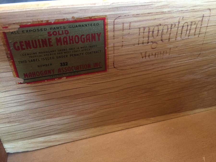 Pair of Vintage Mahogany Night Stands by Hungerford Memphis [Photo 3]