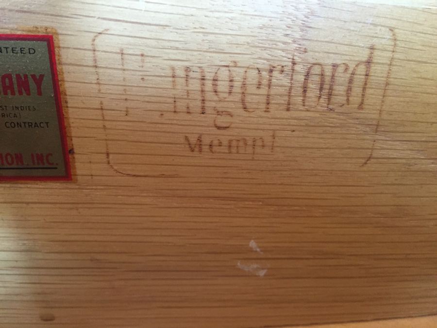 Pair of Vintage Mahogany Night Stands by Hungerford Memphis [Photo 8]