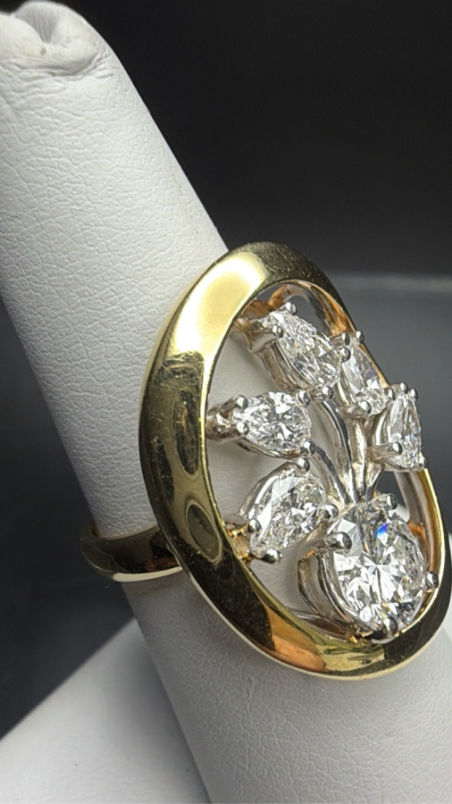 14k Gold Diamond Ring With (1) 6.5mm Round Brilliant Cut Diamond Est. 1ct F-G / SI1-VS2 Accented With (4) 5x3mm Pear Shape Diamonds F-G Est. .80cttw Size 6.5 8.1g Retails $12,100 [Photo 6]