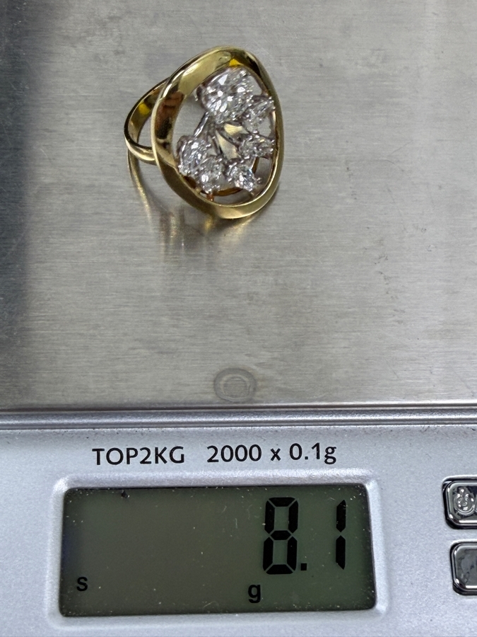14k Gold Diamond Ring With (1) 6.5mm Round Brilliant Cut Diamond Est. 1ct F-G / SI1-VS2 Accented With (4) 5x3mm Pear Shape Diamonds F-G Est. .80cttw Size 6.5 8.1g Retails $12,100 [Photo 13]