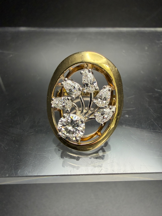 14k Gold Diamond Ring With (1) 6.5mm Round Brilliant Cut Diamond Est. 1ct F-G / SI1-VS2 Accented With (4) 5x3mm Pear Shape Diamonds F-G Est. .80cttw Size 6.5 8.1g Retails $12,100 [Photo 9]