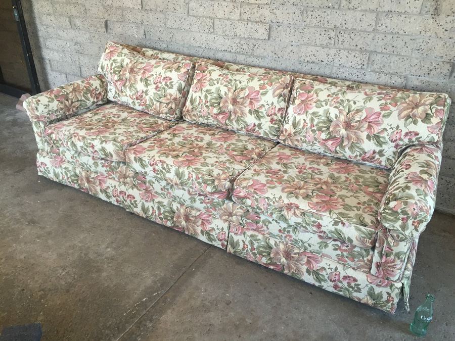 Shabby Chic Style Floral Pattern Sofa With Casters