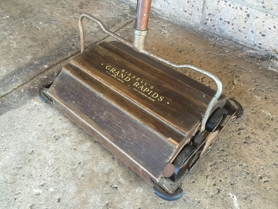 Vintage Bissell's Grand Rapids Carpet Sweeper [Photo 3]