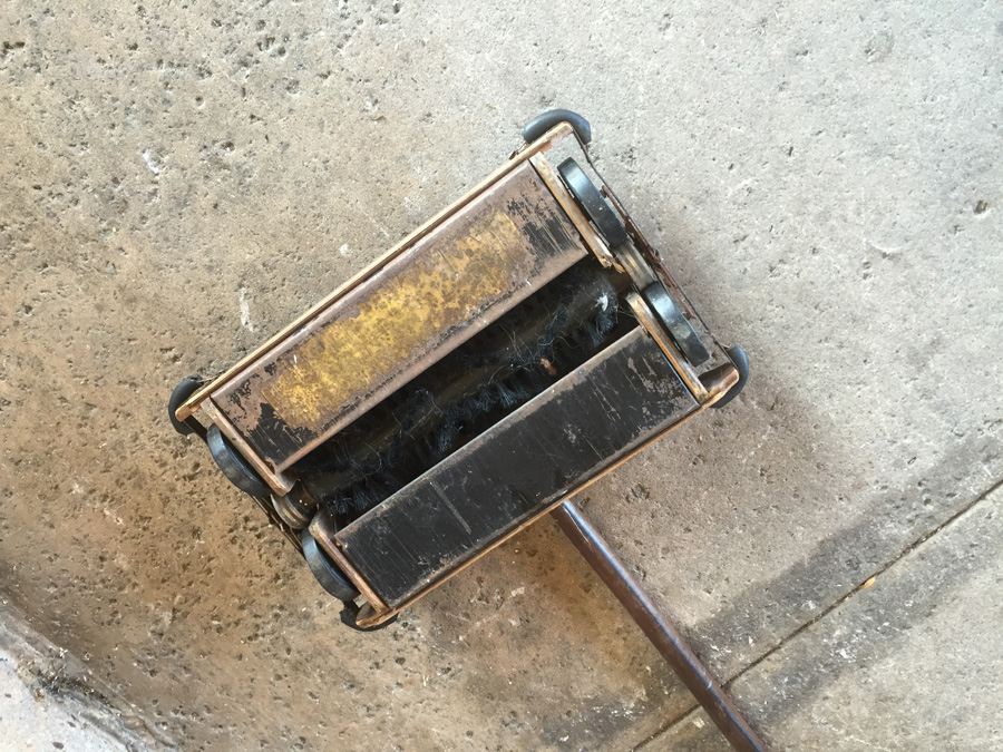 Vintage Bissell's Grand Rapids Carpet Sweeper [Photo 4]