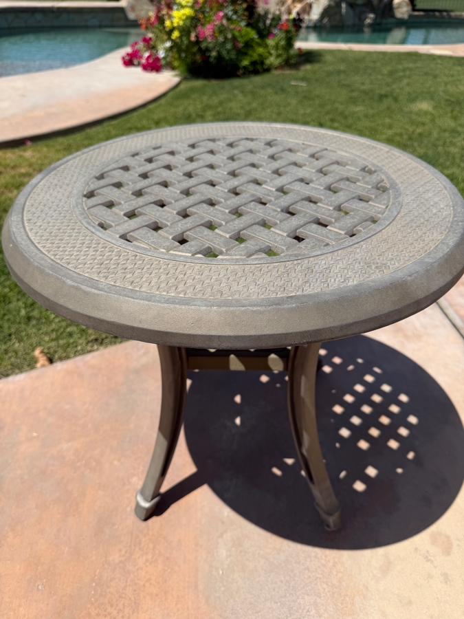 Round Cast Aluminum Outdoor Patio Side Table With Decorative Basket-Weave Top And Curved Legs 20'W X 19'H [Photo 3]