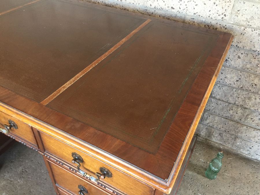 Vintage Leather Top Desk [Photo 5]