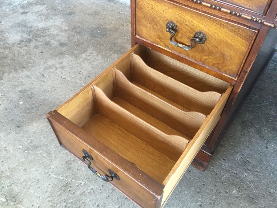 Vintage Leather Top Desk [Photo 10]