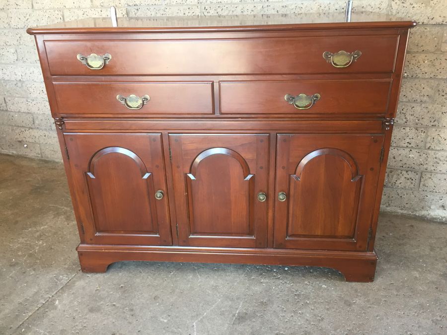 Vintage Pennsylvania House Sideboard / Buffet With Hutch [Photo 4]