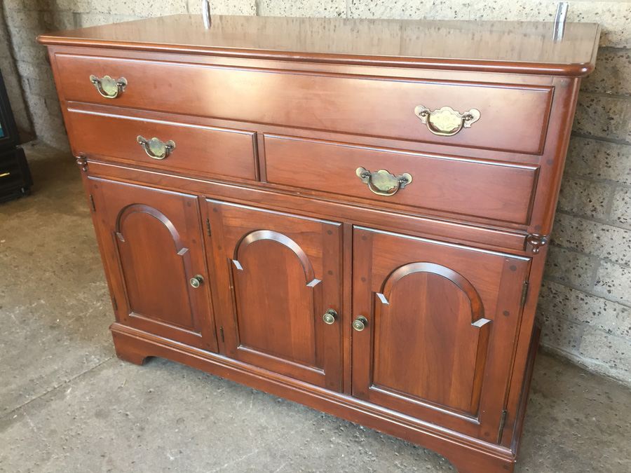 Vintage Pennsylvania House Sideboard / Buffet With Hutch [Photo 5]