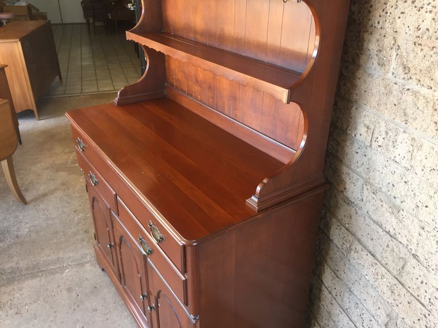 Vintage Pennsylvania House Sideboard / Buffet With Hutch [Photo 17]