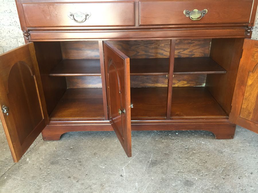 Vintage Pennsylvania House Sideboard / Buffet With Hutch [Photo 3]