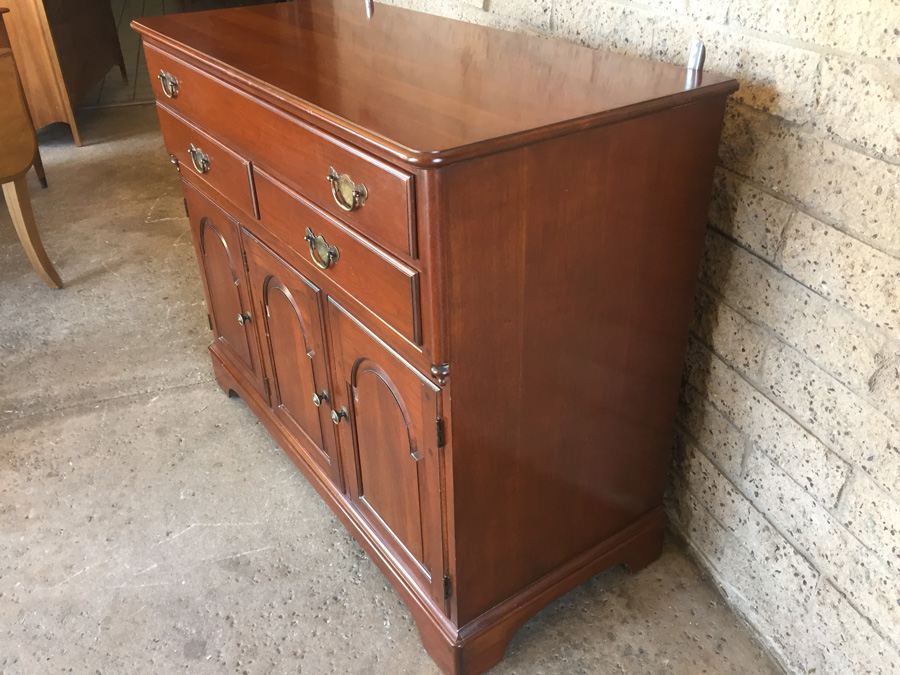 Vintage Pennsylvania House Sideboard / Buffet With Hutch [Photo 8]