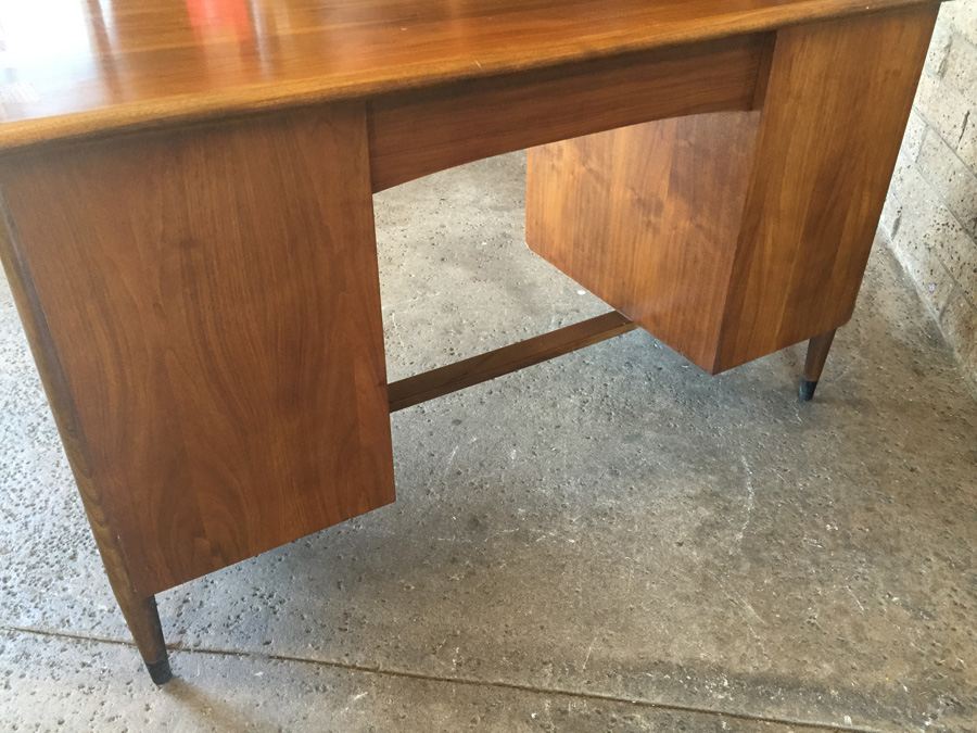 Mid-Century LANE Desk [Photo 3]