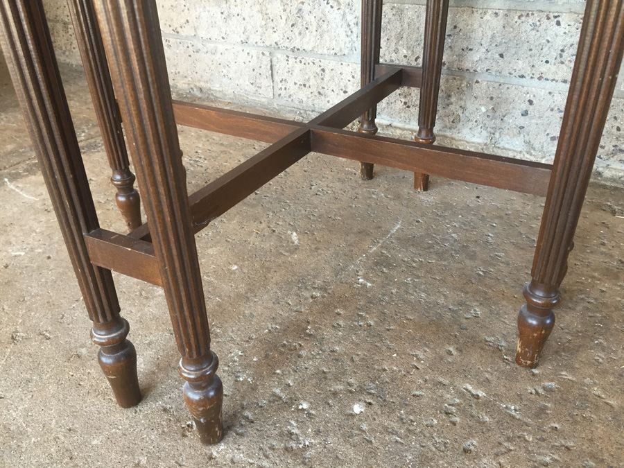 Vintage Mahogany Side Table [Photo 9]