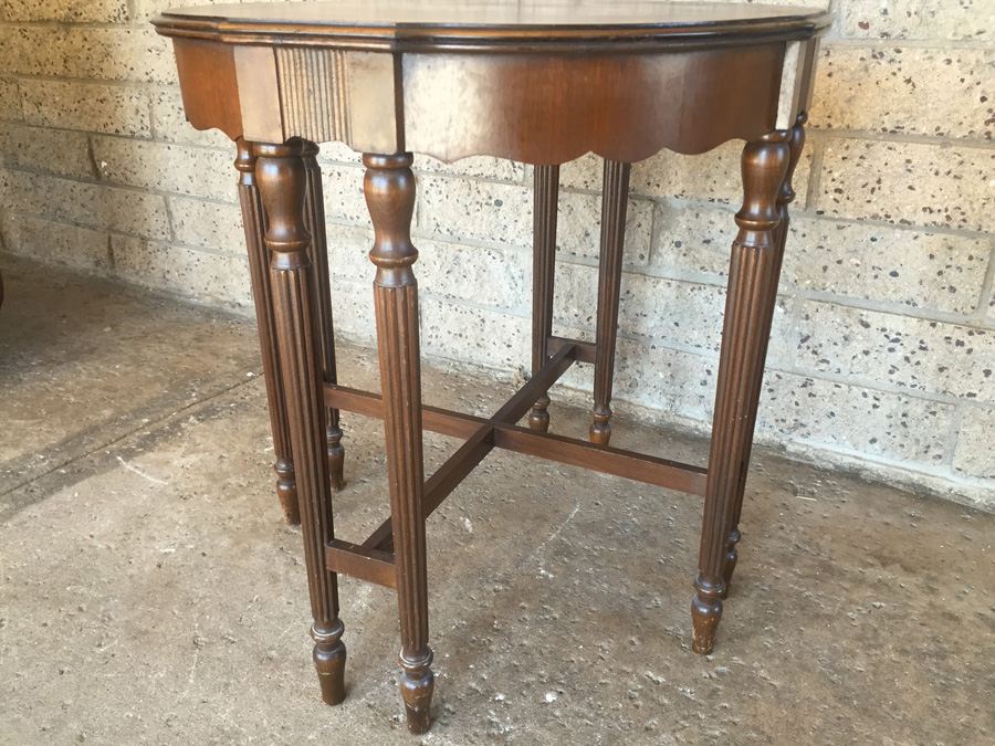Vintage Mahogany Side Table [Photo 6]