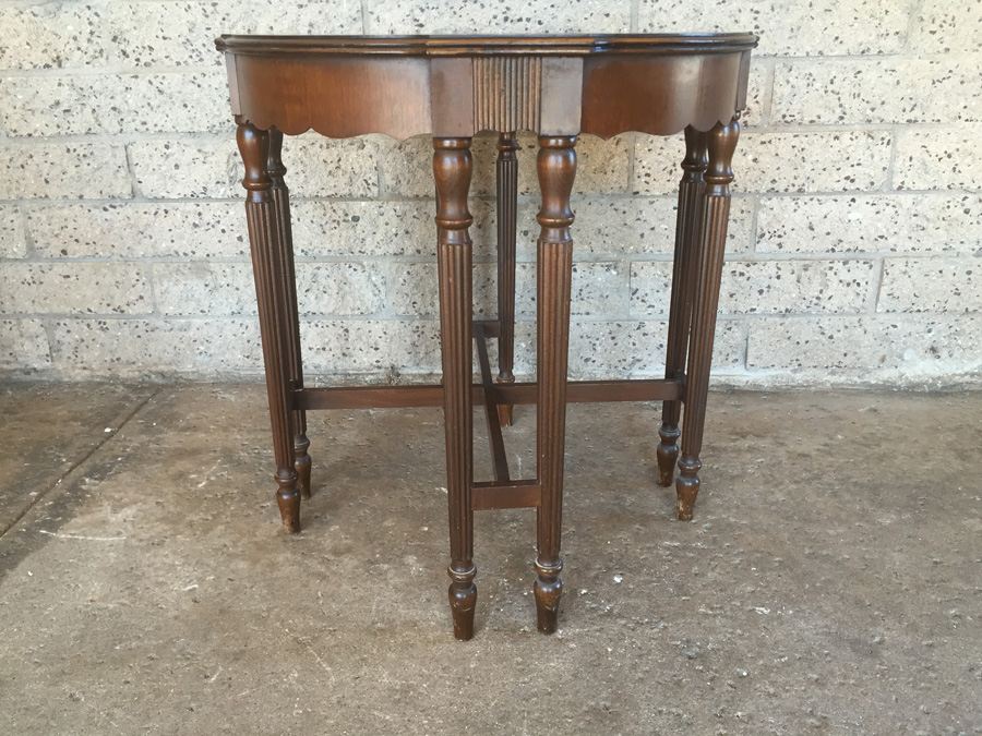 Vintage Mahogany Side Table [Photo 1]
