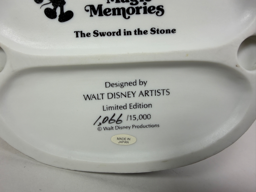 Vintage Grolier Limited Edition Disney Magic Memories The Sword In The Stone Merlin Crowning Arthur Figurine 6'H [Photo 8]