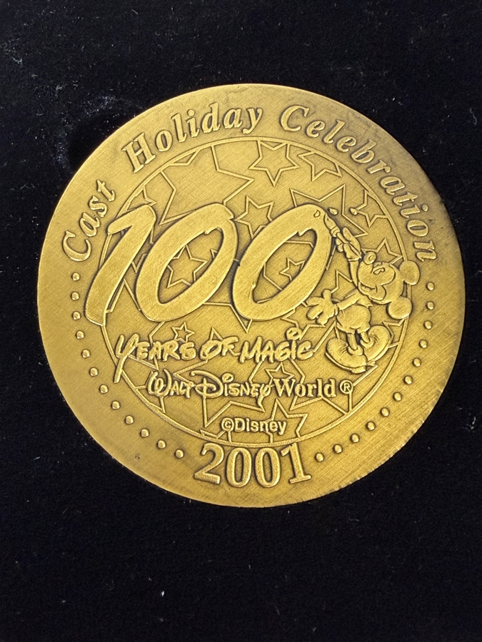 2001 Walt Disney World Cast Member Holiday Gift Walt Disney Bronze Medallion With Appreciation Card [Photo 6]