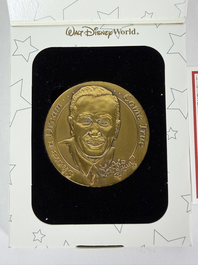 2001 Walt Disney World Cast Member Holiday Gift Walt Disney Bronze Medallion With Appreciation Card [Photo 2]