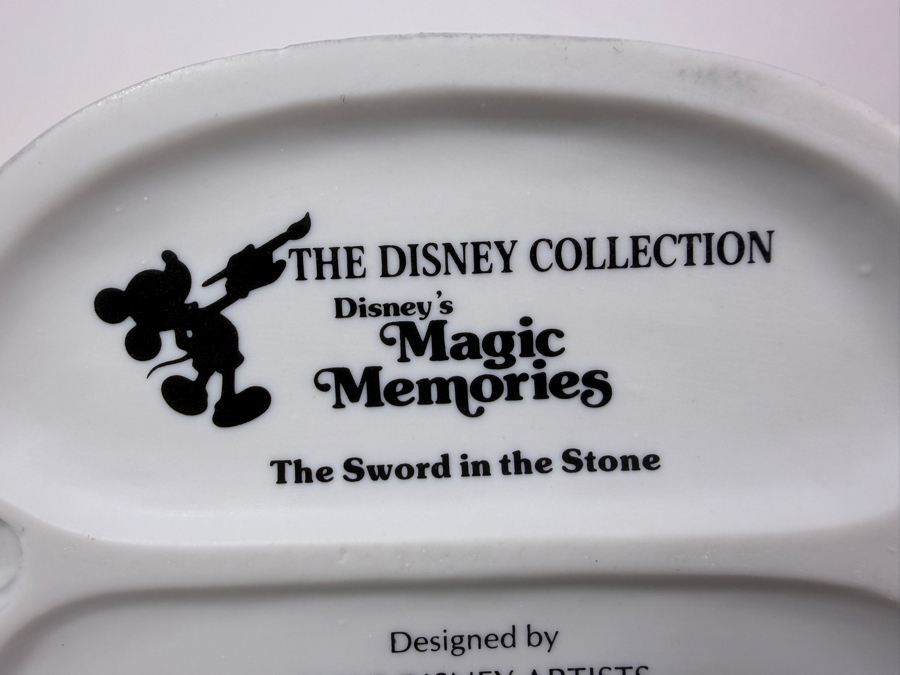 Vintage Grolier Limited Edition Disney Magic Memories The Sword In The Stone Arthur And Merlin Coronation Porcelain Figurine 6'H [Photo 8]