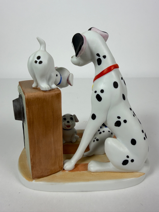 Vintage Grolier Disney Magic Memories 101 Dalmatians Pongo And Puppies Watching TV Limited Edition Figurine 6'H [Photo 4]