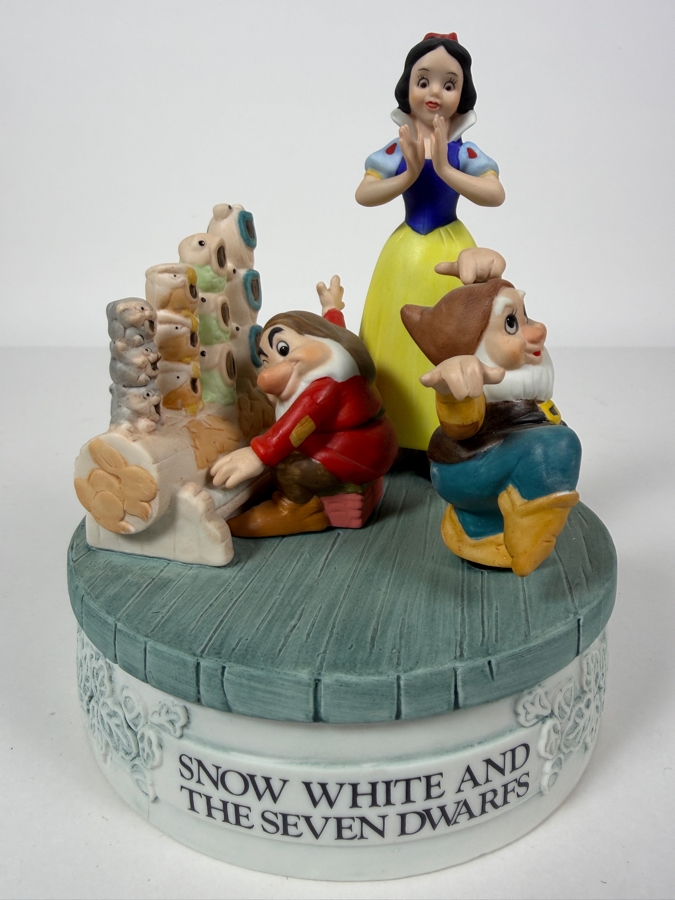 Vintage The Disney Collection Limited Edition Snow White And The Seven Dwarfs Music Box
 Figurine 7'H [Photo 2]