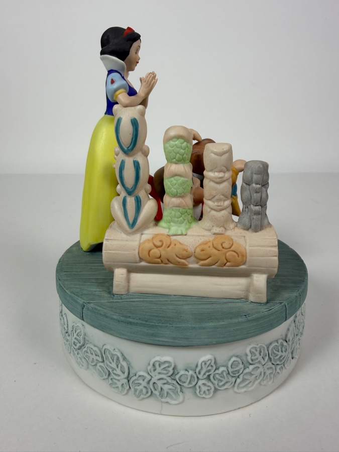 Vintage The Disney Collection Limited Edition Snow White And The Seven Dwarfs Music Box
 Figurine 7'H [Photo 5]