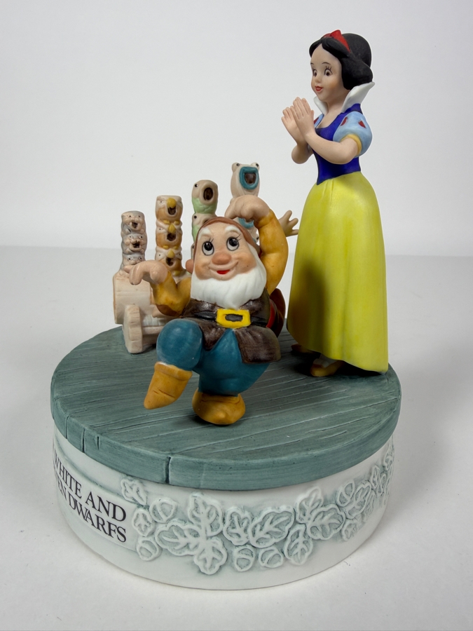 Vintage The Disney Collection Limited Edition Snow White And The Seven Dwarfs Music Box
 Figurine 7'H [Photo 3]