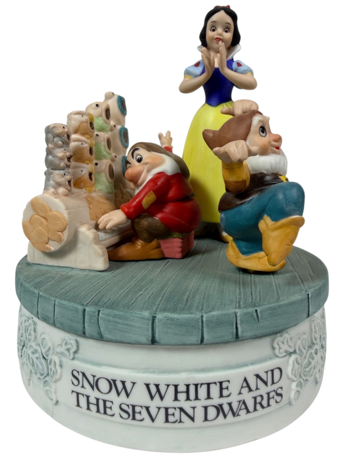 Vintage The Disney Collection Limited Edition Snow White And The Seven Dwarfs Music Box
 Figurine 7'H