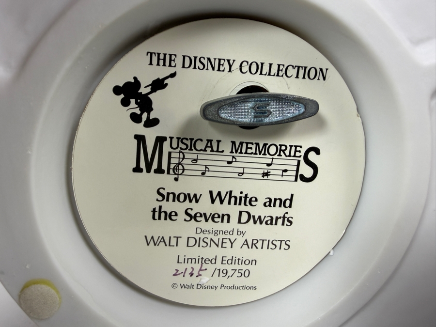 Vintage The Disney Collection Limited Edition Snow White And The Seven Dwarfs Music Box
 Figurine 7'H [Photo 6]