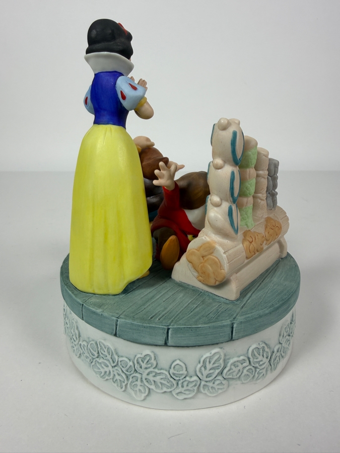 Vintage The Disney Collection Limited Edition Snow White And The Seven Dwarfs Music Box
 Figurine 7'H [Photo 4]