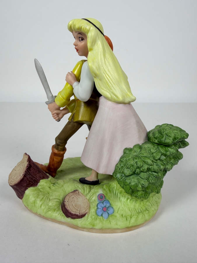 Vintage Grolier Disney Collection Magic Memories The Black Cauldron Limited Edition 2,011/15,000 Porcelain Figurine 6'H [Photo 4]