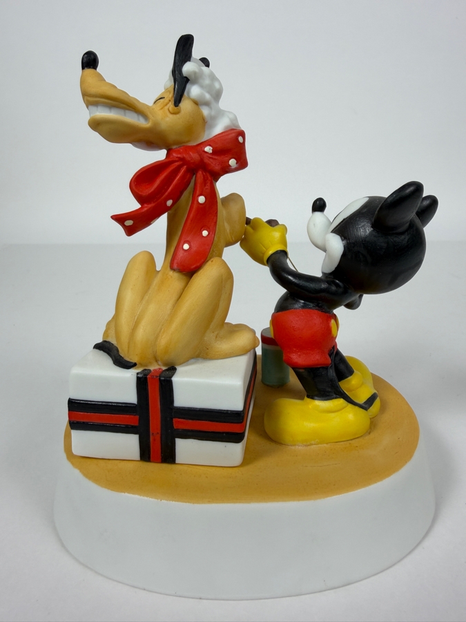 Vintage Walt Disney's Cartoon Classics Limited Edition Collectible Porcelain Figurine Walt Disney's Society Dog Show 1939 Mickey Mouse And Pluto Limited Edition 16/15,000 Figurine 6'H [Photo 5]