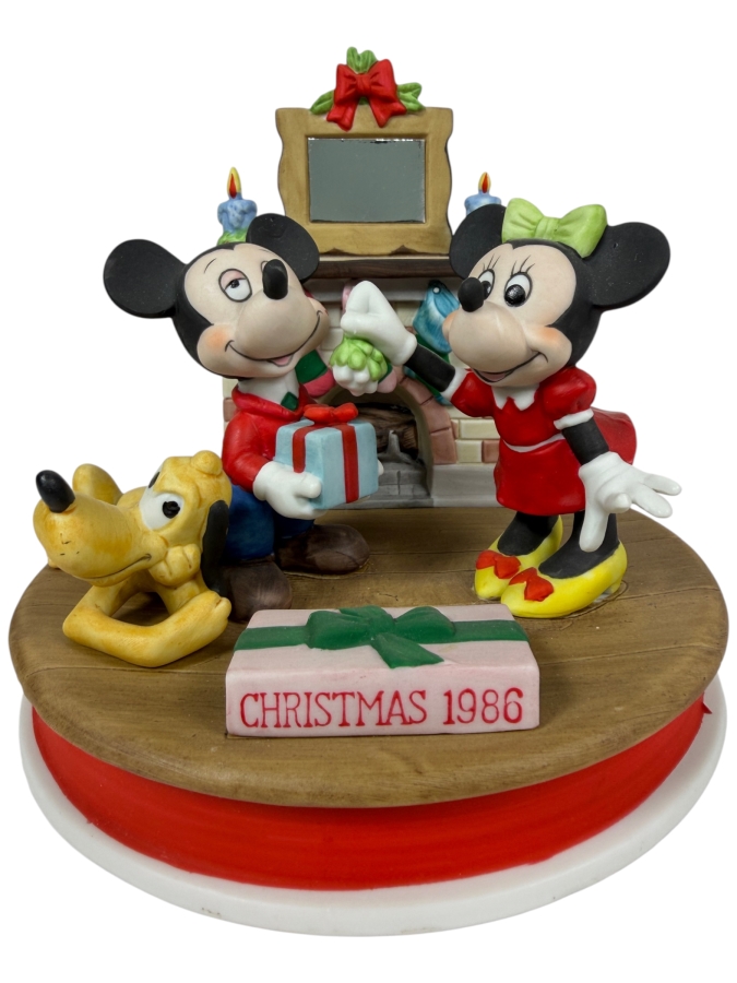 Vintage Grolier The Disney Collection Christmas 1986 Limited Edition 1,752/25,000 Mickey Minnie And Pluto Mistletoe Figurine Designed By Walt Disney Artists 5.5'H