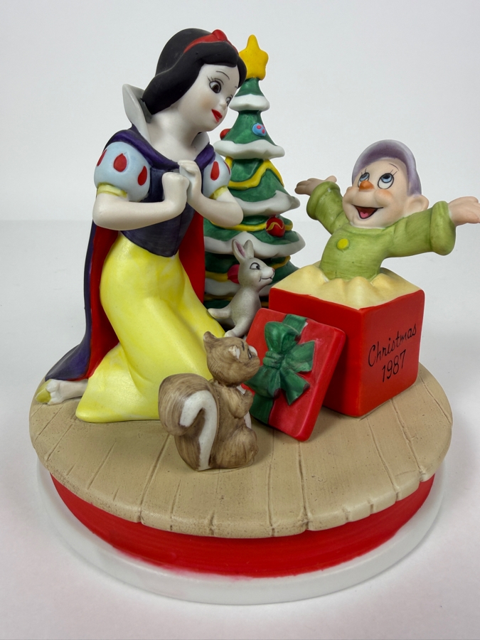 Vintage Grolier The Disney Collection 'Snow White's Surprise' Christmas 1987 Limited Edition Porcelain Figurine Designed By Walt Disney Artists 6'H [Photo 2]