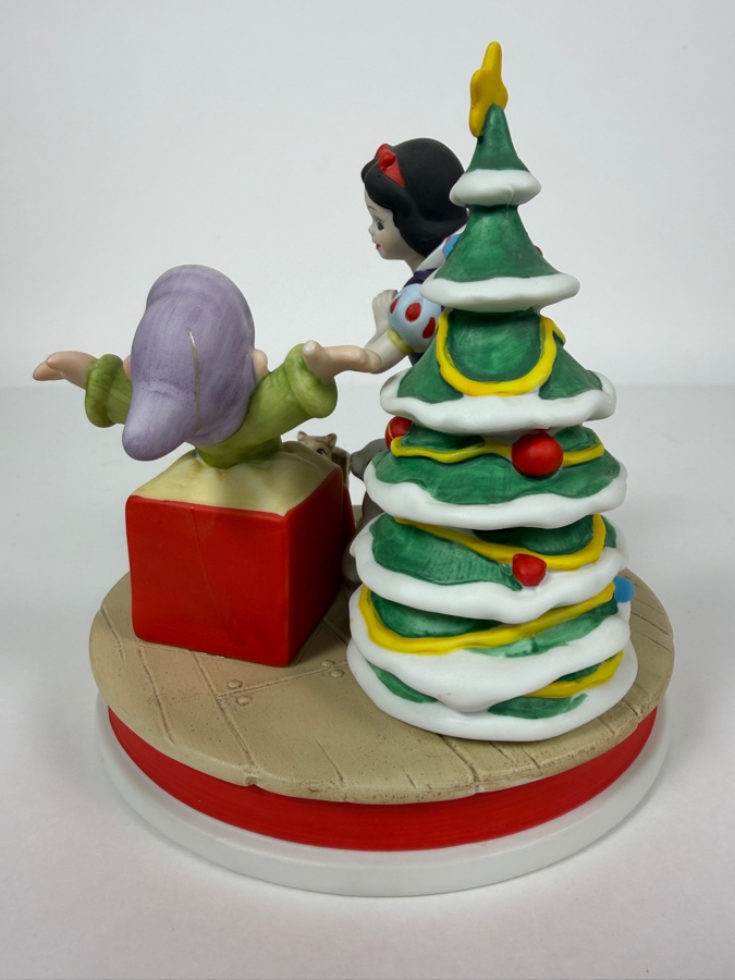 Vintage Grolier The Disney Collection 'Snow White's Surprise' Christmas 1987 Limited Edition Porcelain Figurine Designed By Walt Disney Artists 6'H [Photo 5]