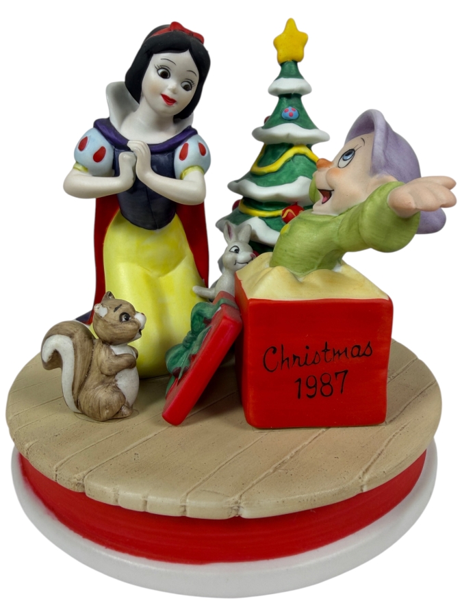 Vintage Grolier The Disney Collection 'Snow White's Surprise' Christmas 1987 Limited Edition Porcelain Figurine Designed By Walt Disney Artists 6'H