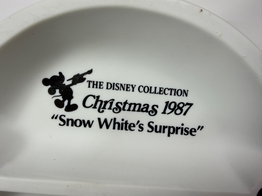 Vintage Grolier The Disney Collection 'Snow White's Surprise' Christmas 1987 Limited Edition Porcelain Figurine Designed By Walt Disney Artists 6'H [Photo 7]