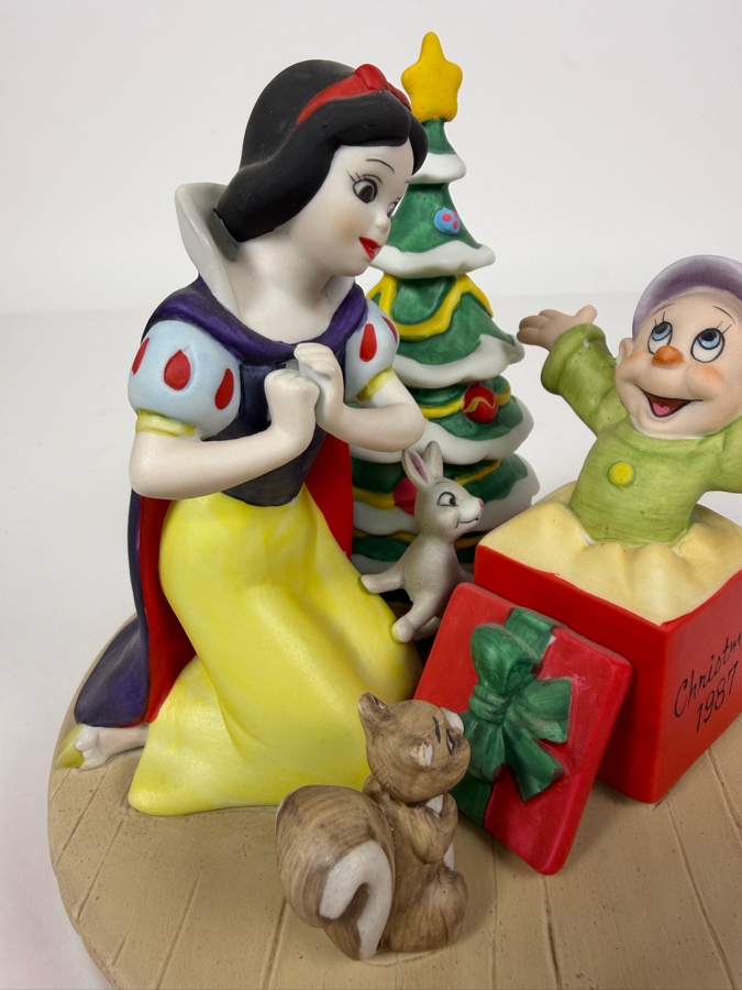 Vintage Grolier The Disney Collection 'Snow White's Surprise' Christmas 1987 Limited Edition Porcelain Figurine Designed By Walt Disney Artists 6'H [Photo 3]